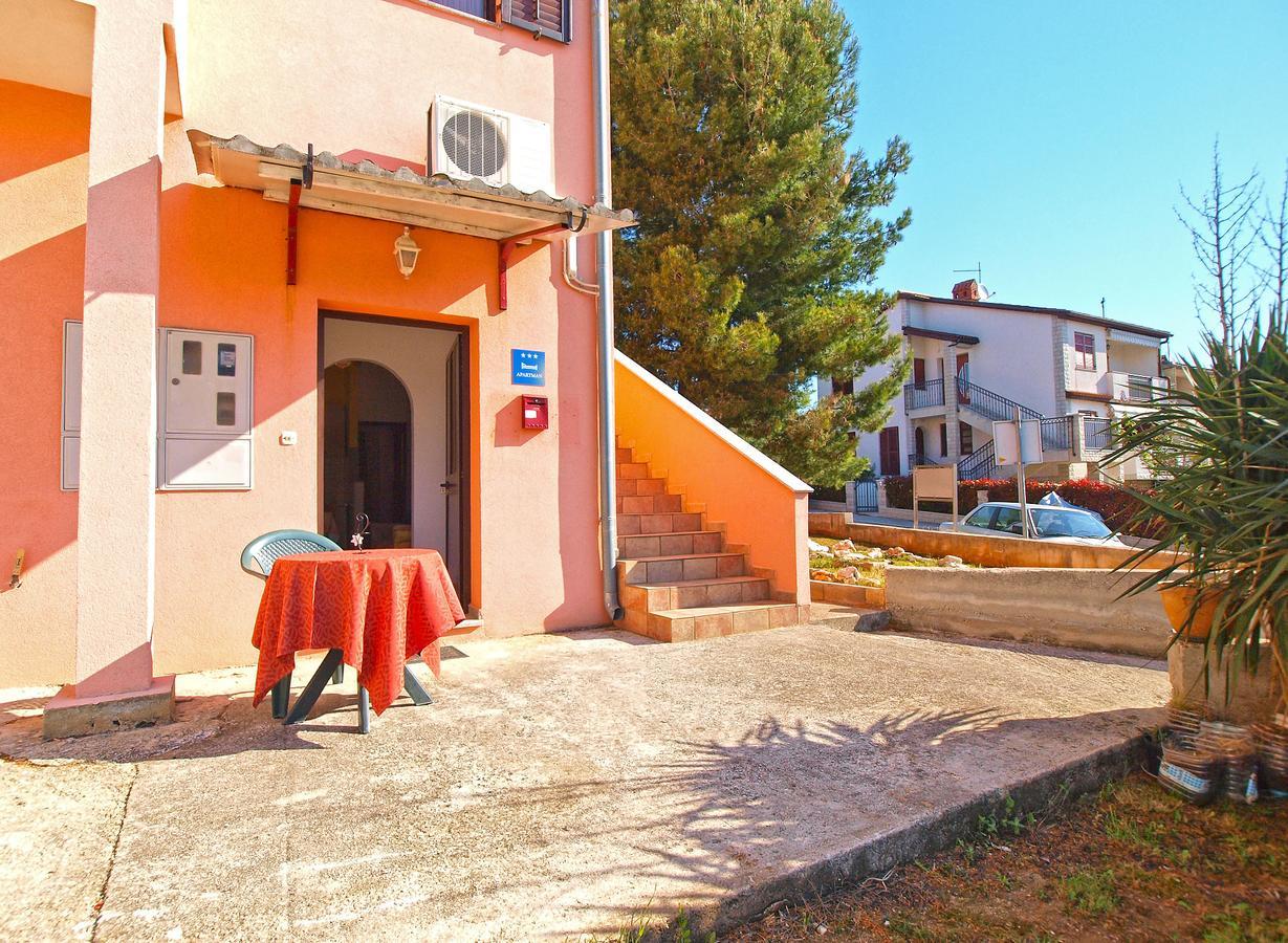 Apartments Sandra 1335 Pula Exterior photo