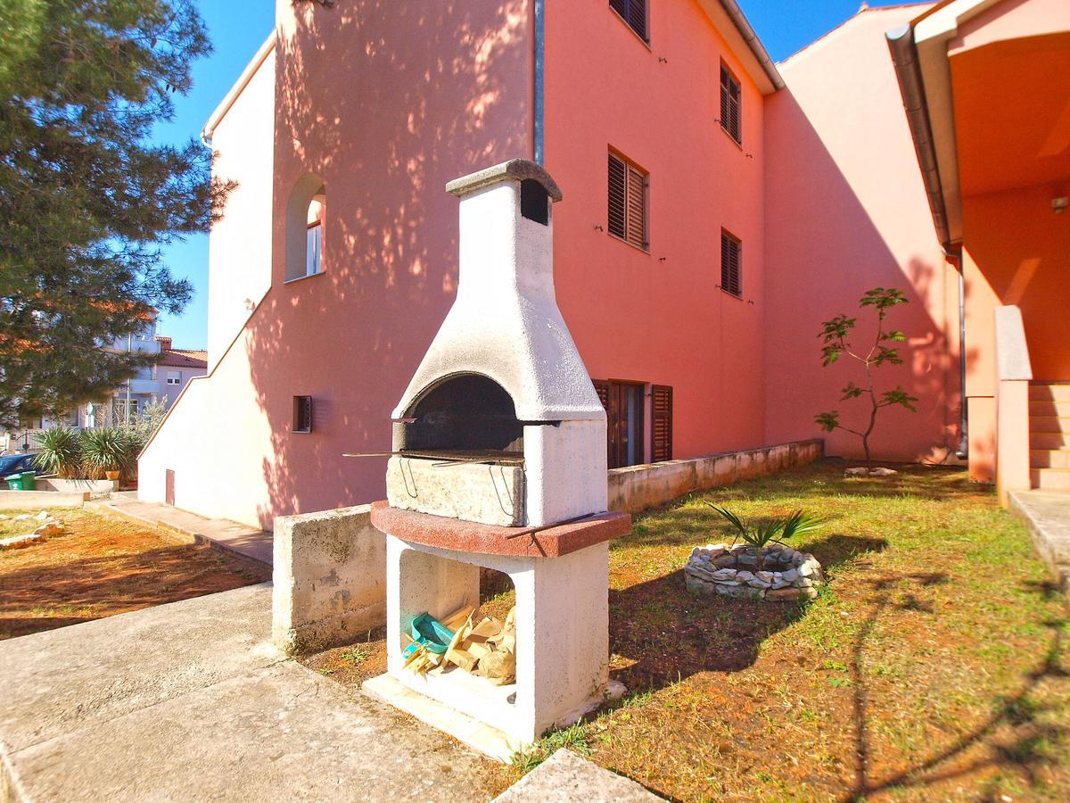 Apartments Sandra 1335 Pula Exterior photo