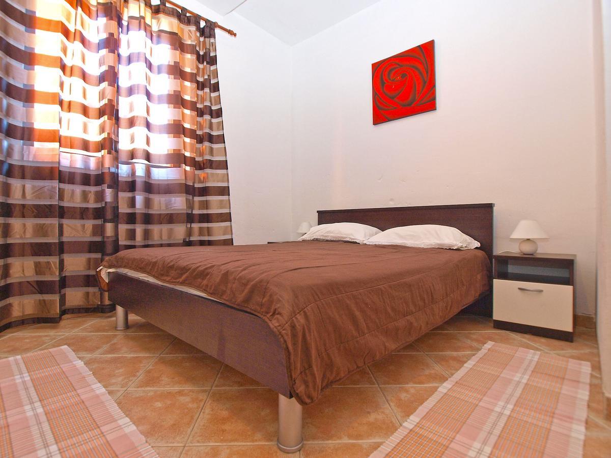 Apartments Sandra 1335 Pula Exterior photo
